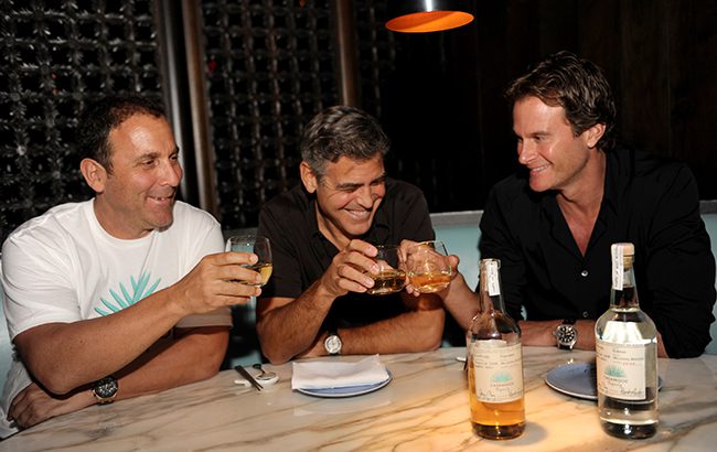 （L-R）Casamigos创始人Mike Meldman，George Clooney和Rande Gerber