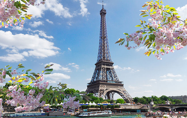 艾菲尔铁塔在巴黎